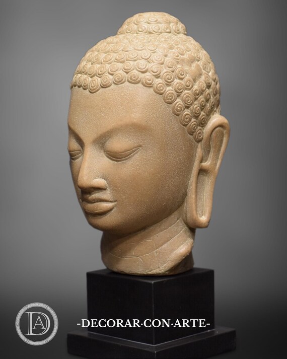 Buddhistische Plastik in Japan,1922 仏教美術 A gilt-lacquer wood figure of Amitabha, Japan, Muromachi