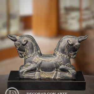 Handmade Persepolis Bulls Sculpture. 8x15 cm (3.15x5.9 inches). Mesopotamian Reproductions
