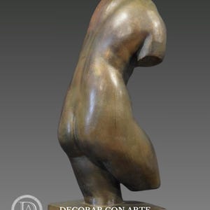 Torse de Vénus. Patine bronze. 39 cm. (15,35 po.) Fabriqué en Europe image 6