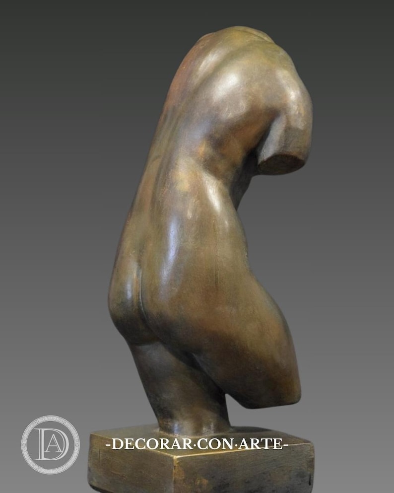 Torse de Vénus. Patine bronze. 39 cm. (15,35 po.) Fabriqué en Europe image 6