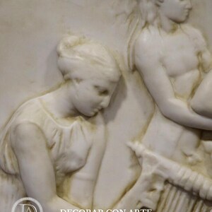 Relieve de las musas. 51x43 cm (20.08x16.93 in) Reproducción en mármol moldeado. Hecho a mano en España. Decoración de interior y jardín imagen 3