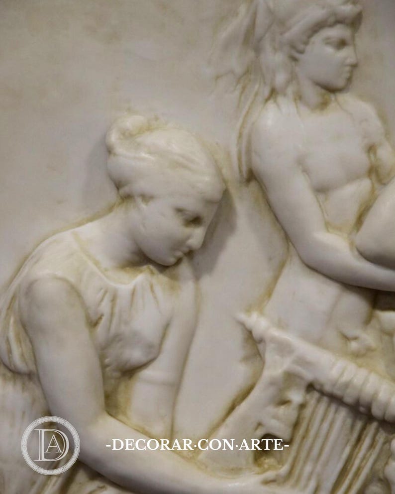 Relieve de las musas. 51x43 cm (20.08x16.93 in) Reproducción en mármol moldeado. Hecho a mano en España. Decoración de interior y jardín imagen 3