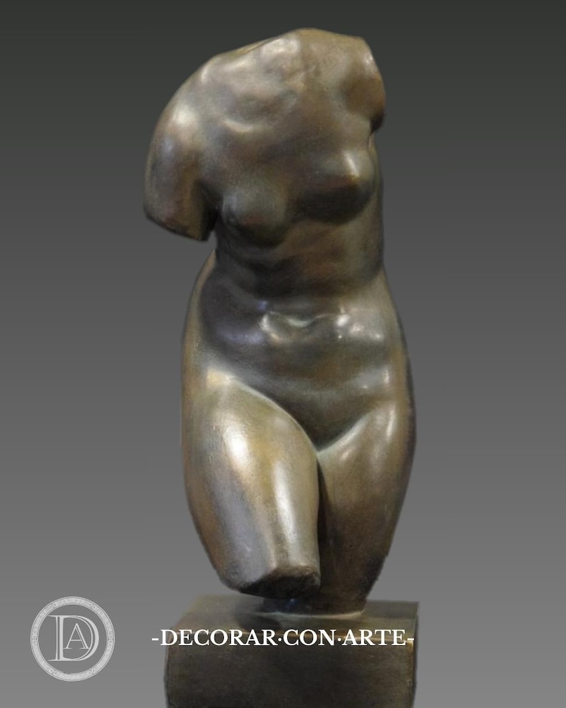 Torse de Vénus. Patine bronze. 39 cm. (15,35 po.) Fabriqué en Europe image 4
