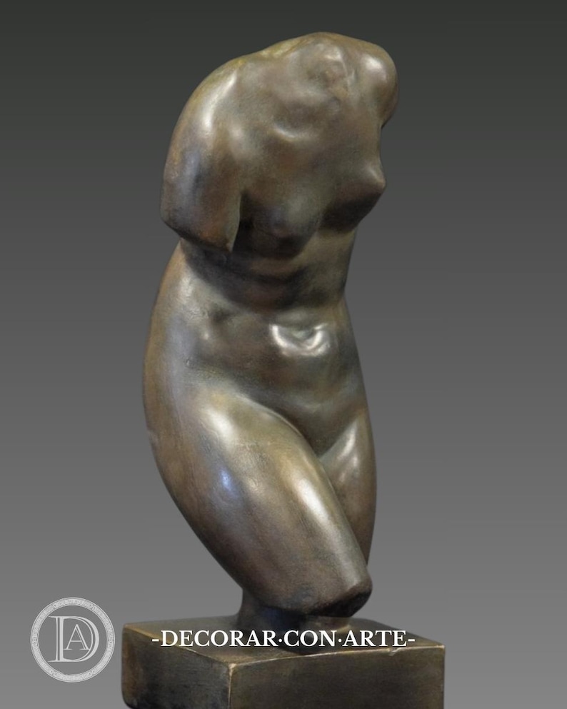 Torse de Vénus. Patine bronze. 39 cm. (15,35 po.) Fabriqué en Europe image 3