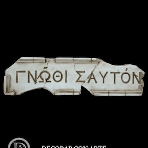 Inscription Know yourself. 58 cm (22.83 in.) x 15 cm (5.91 in.). Relief in molded marble. Reproductions of ancient art. Made in Spain