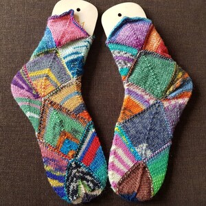 36 37 patchwork blau grau rot lila grün schwarz bunte Socken Patchworksocken Mustersocken Stricksocken