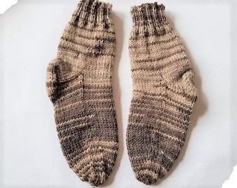 23 24 beige braun Babysöckchen Socken handgestrickt Baby kindersocken Babysocken