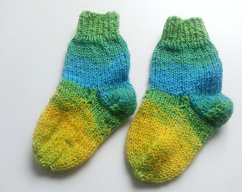 6-10 Monate gelb türkis grün bunte Babysöckchen Socken gestrickte Kindersocken handgestrickt 16 17 18 xx