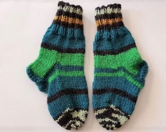 18 19 blau grün bunte Babysöckchen gestrickte Socken Wollsocken Kindersocken handgestrickt babysocken