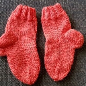 16 17 + 17 18 hell rote einfarbige Baby Socken gestrickte Socken Babysocken Söckchen handgestrickt