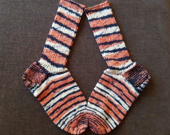 37 38 lange orange schwarz weiß gestreifte Socken Söckchen gestrickt handgestrickt Stricksocken Strümpfe