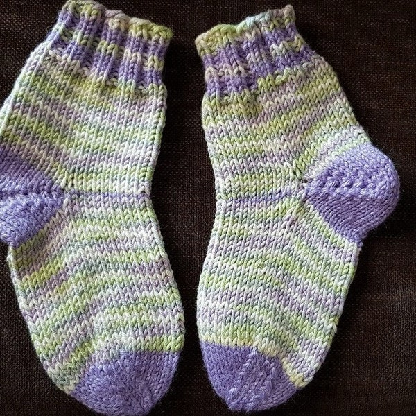 30 31 Baumwolle lila weiß hellgrüne gestreifte Socken Sneaker gestrickt Söckchen handgestrickt kindersocken