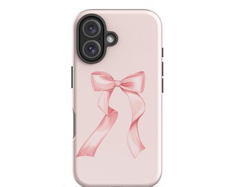 Può includere: Una custodia per telefono rosa con un'illustrazione di un fiocco rosa.