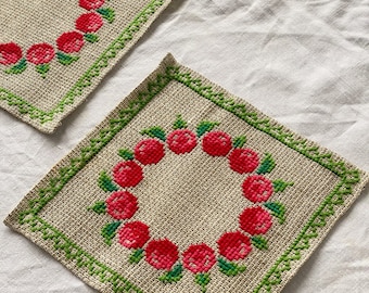 Small Vintage 70s linen Christmas cross-stitch embroidered placemat or table runner