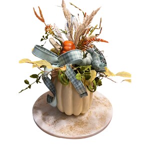 Autumn Pumpkin Centerpiece: Rustic Thanksgiving Table Decor