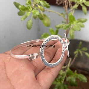 Bracelet jonc rond ouvert en argent sterling martelé : bracelet minimaliste fait main