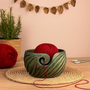 Handmade Mango Wood Yarn Bowl: Lichtenberg Resin Detail, Large 7x7x4