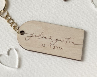 Personalized wooden keyring with engraved date, couple gift, Valentine's Day