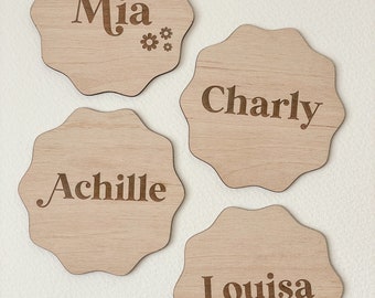 Corrugated card announcing birth of baby name in wood, Baby name card