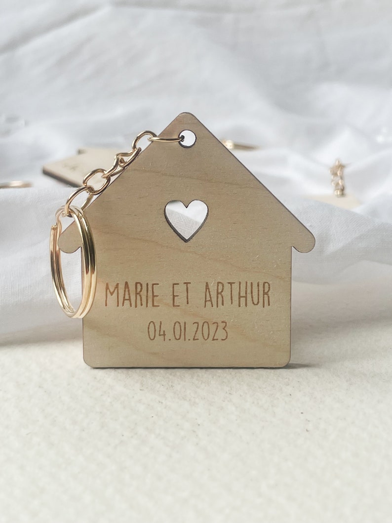 Porte-clés maison en bois personnalisable, couple, location airbnb, cadeau crémaillère image 4