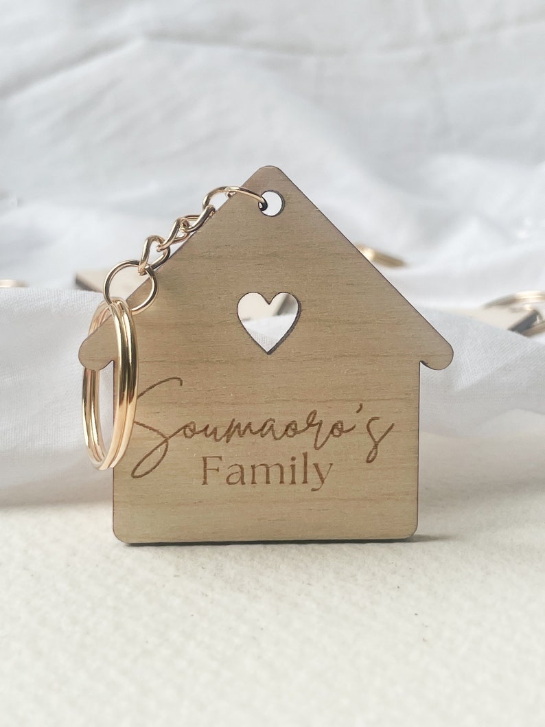 Porte-clés maison en bois personnalisable, couple, location airbnb, cadeau crémaillère image 3