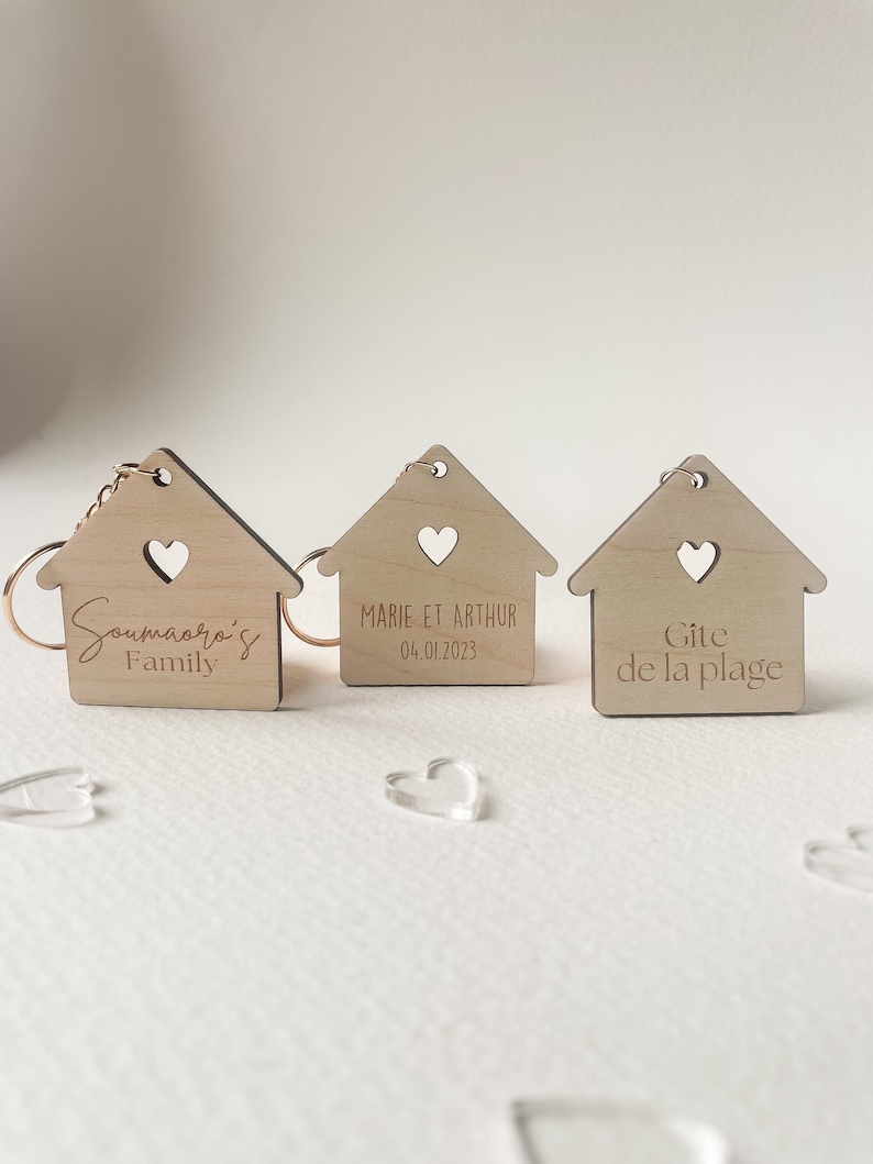 Porte-clés maison en bois personnalisable, couple, location airbnb, cadeau crémaillère image 1