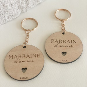 Personalized wooden keychain for godfather, granny, mom, dad, grandfathers, grandpa