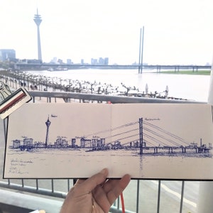 Düsseldorf Skyline in blau Bild 4