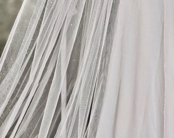 Handgefertigter einreihiger Brautschleier aus Kristall und Perlen - Kelly