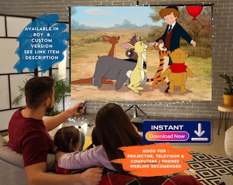 Puede incluir: Una familia está viendo una película proyectada en una pantalla. La película presenta a Winnie de Pooh y sus amigos. La pantalla está instalada en una sala de estar con una pared de ladrillo y un sillón de frijoles. El texto en la pantalla dice "Disponible en versión niño y personalizada. Ver enlace del artículo. Descripción. Descarga instantánea. Bueno para: Proyector, Televisión y Computadoras/Teléfonos. Enlace web recomendado."