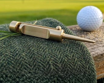 Attrezzo retrattile personalizzato per riparare le zolle di terra nel golf / Ottone inciso personalizzato - Regalo per testimoni di nozze per golfisti