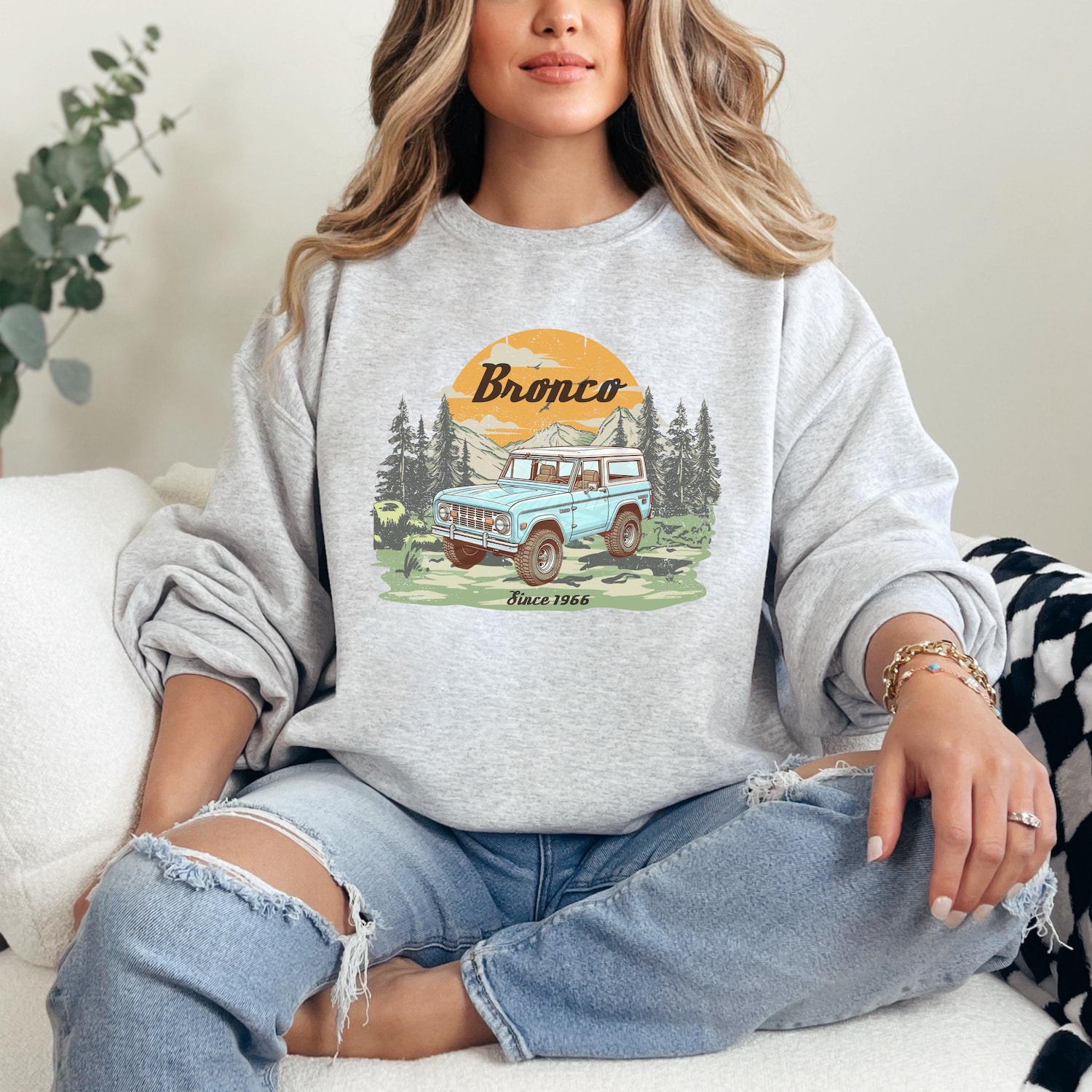 Ford Bronco Sweatshirt | Bronco Sweatshirt | Bronco Shirt | Retro Ford Bronco | Retro Bronco Shirt | Ford Sweatshirt | Gildan Sweatshirt
