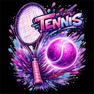 Puede incluir: Gráfico vibrante con una raqueta y pelota de tenis en tonos morados, rosas y azules sobre fondo negro. La palabra "TENNIS" se muestra prominentemente en una fuente estilizada. El diseño incorpora efectos de salpicaduras.