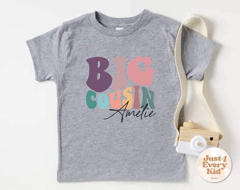 Chemise ras du cou cousine personnalisée, chemise pour tout-petit grand cousin, chemise avec nom, t-shirts personnalisés grand cousin, t-shirt naturel pour tout-petit cousin mignon image 6