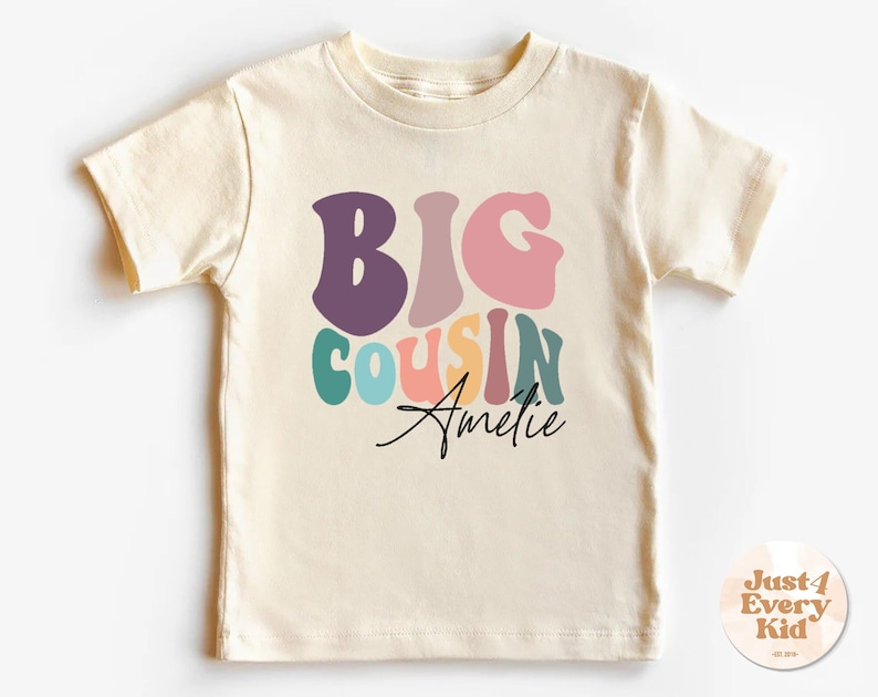 Chemise ras du cou cousine personnalisée, chemise pour tout-petit grand cousin, chemise avec nom, t-shirts personnalisés grand cousin, t-shirt naturel pour tout-petit cousin mignon image 1