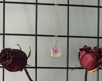 Epoxy Resin Flower Necklace Elegant and Stylish Round  Jewelry Inspired by Nature,Mother's Day Gift