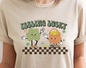 Camiseta sentindo sorte, camiseta do dia de São Patrício, dia de São Patrício vintage, camiseta trevo, camiseta da sorte, camisa angustiada, dia de São Paddys