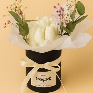 Bougie sculptée florale – Pot noir – Déco parfumée – Cadeau fête crémaillère, mariage, fête des mères – Fleurs séchées – Fait main France