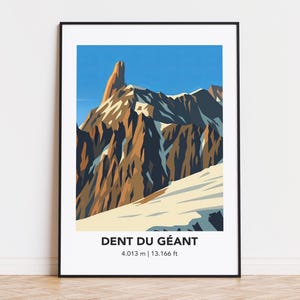 Może przedstawiać: Oprawiony wydruk artystyczny przedstawiający stylizowaną ilustrację Dent du Géant. Grafika przedstawia górę w odcieniach brązu, bieli i błękitu na tle czystego błękitnego nieba. Wyświetlony jest tekst "DENT DU GÉANT" oraz wysokość 4,013 m.