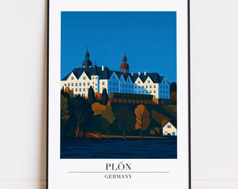 Könnte beinhalten: Ein gerahmter Kunstdruck mit einer stilisierten Illustration von Plön, Deutschland. Das Kunstwerk zeigt ein weißes Gebäude mit blauen Dächern und einem roten Turm vor tiefblauem Himmel. Der Druck enthält den Text "PLÖN GERMANY" am unteren Rand.