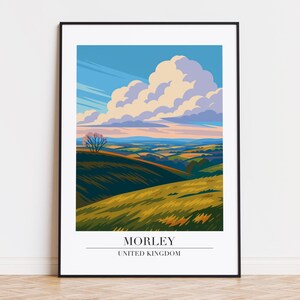 Puede incluir: Una impresión artística enmarcada que presenta un paisaje estilizado de colinas verdes onduladas bajo un cielo azul con grandes nubes blancas. La impresión incluye el texto "MORLEY UNITED KINGDOM" en la parte inferior.