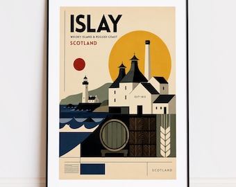 Könnte beinhalten: Ein gerahmtes Reiseplakat mit einer stilisierten Illustration von Islay, Schottland. Die Grafik zeigt eine Brennerei, einen Leuchtturm, ein Whiskyfass und eine Gerstenähre vor einer großen gelben Sonne. Der Text lautet ISLAY, WHISKY ISLAND & RUGGED COAST, SCOTLAND, EST 1815.