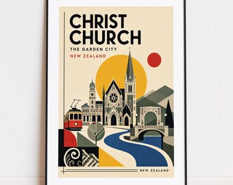 Könnte beinhalten: Gerahmter Kunstdruck mit einer stilisierten Illustration von Christchurch, Neuseeland. Das Kunstwerk zeigt eine rote Straßenbahn, eine Kirche, einen Fluss und den Text "Christchurch, The Garden City, New Zealand" in schwarzer Schrift auf cremefarbenem Hintergrund.