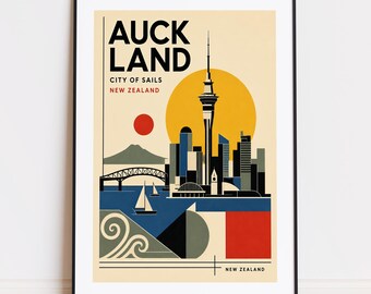 Könnte beinhalten: Gerahmter Kunstdruck mit einer stilisierten Illustration von Auckland, Neuseeland. Das Design zeigt den Text "AUCK LAND CITY OF SAILS NEW ZEALAND" mit Skyline, Brücke, Segelboot und gelber Sonne.