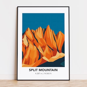 Könnte beinhalten: Gerahmter Kunstdruck mit einer stilisierten Illustration des Split Mountain. Das Kunstwerk zeigt den Berg in Orange- und Brauntönen vor blauem Hintergrund. Der Text "SPLIT MOUNTAIN" und die Höhe, 4.287 m | 14.065 ft, sind darunter abgebildet.