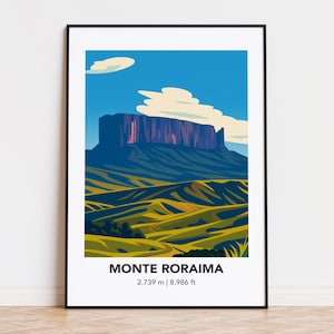 Può includere: Una stampa artistica incorniciata raffigurante il Monte Roraima, una montagna dalla cima piatta, sotto un cielo blu con nuvole. L'opera mostra dolci colline verdi. Il testo "MONTE RORAIMA" e le misure 2.739 m / 8.986 ft sono in basso.