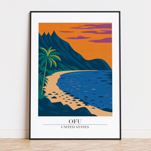 Könnte beinhalten: Ein gerahmter Kunstdruck mit einer stilisierten Strandszene. Das Kunstwerk zeigt einen Sandstrand, blaues Meer und eine Palme vor Bergen und einem leuchtend orangefarbenen und violetten Himmel. Der Text "OFU UNITED STATES" befindet sich unten.