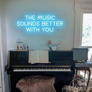 Placa de neon Music Sounds Better With You, decoração de banda musical, placa de neon para sala de estar, decoração de quarto, luz de led para música doméstica, placa de neon para disco de vinil