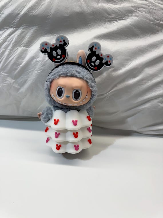 Christmas Labubu outfit