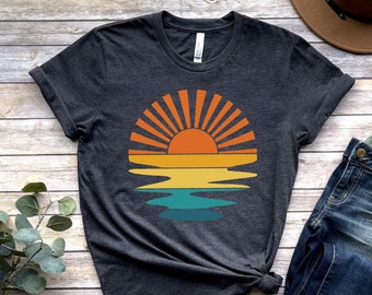Retro Sunset Rays Wavy Shirt, Sun Shirt, Retro Sunshine Shirt, Sun Rays Tee, Beachy Vibes Tee, Retro Summer Time, Sunset Tshirt